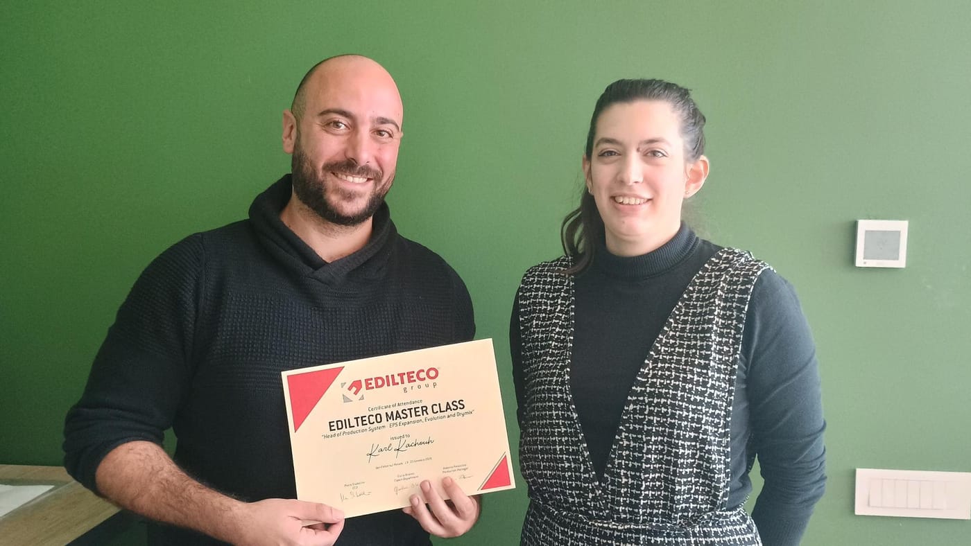 The Edilteco Kuwait team with the Edilteco certificate